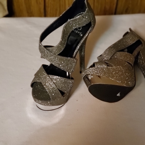 Shoes sizes 5.5 to 6.0 - Picture 3 of 8